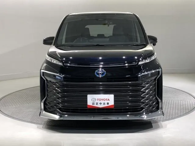 Toyota Corolla Hybrid 2023 photo 2