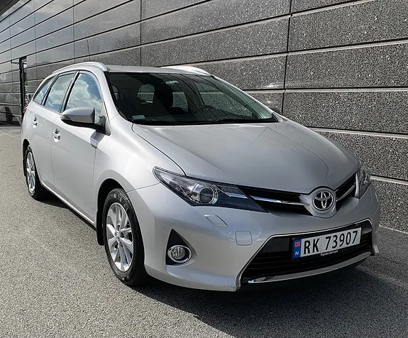 Toyota Auris 2014 photo 3
