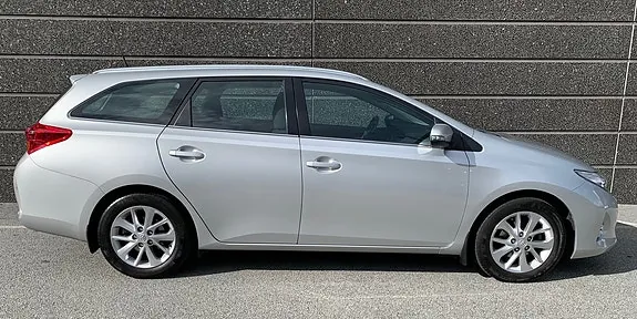 Toyota Auris 2014 photo 4