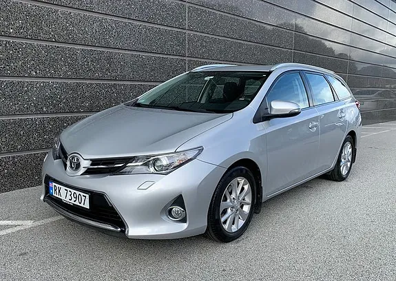 Toyota Auris 2014 photo 2