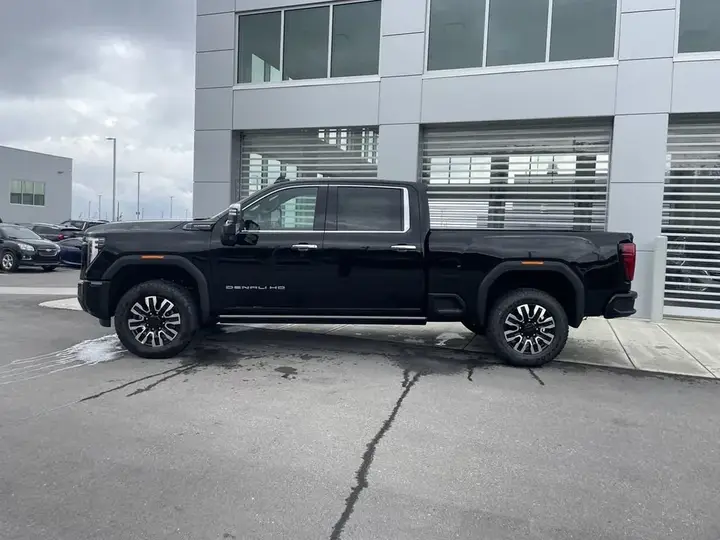 GMC Sierra 3500Hd 2026 photo 5