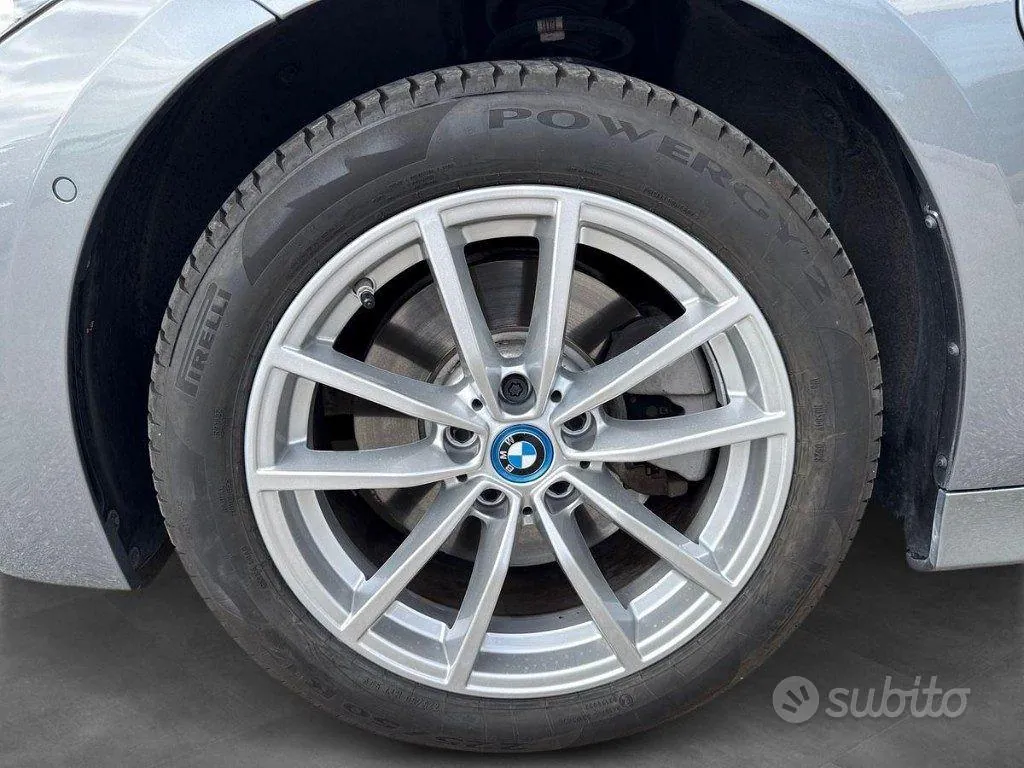 BMW 320 E Touring 2024 photo 5