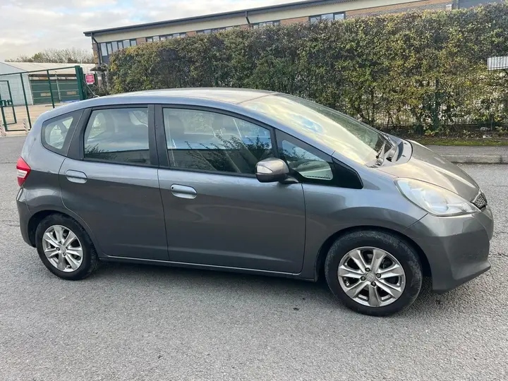 Honda Jazz 2013 photo 2