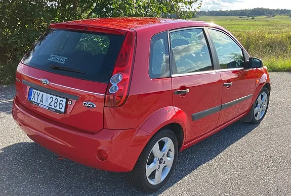Ford Fiesta 2006 photo 2
