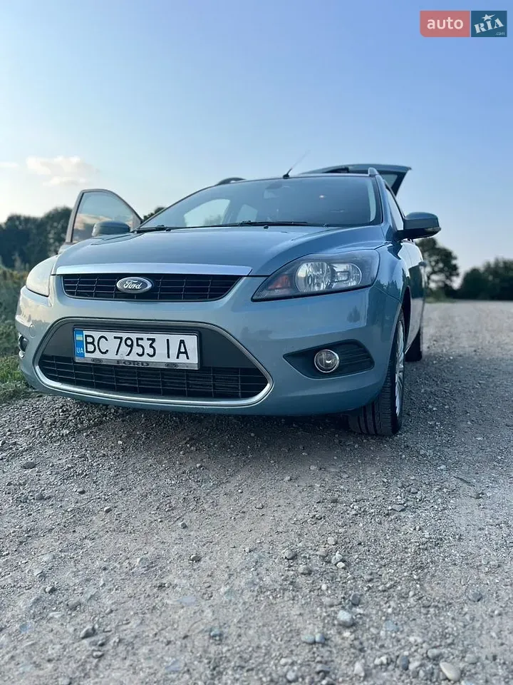 Ford Focus 2010 photo 2