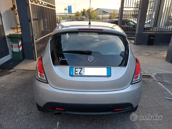 Lancia Ypsilon 2015 photo 2