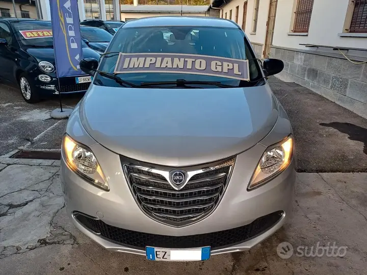 Lancia Ypsilon