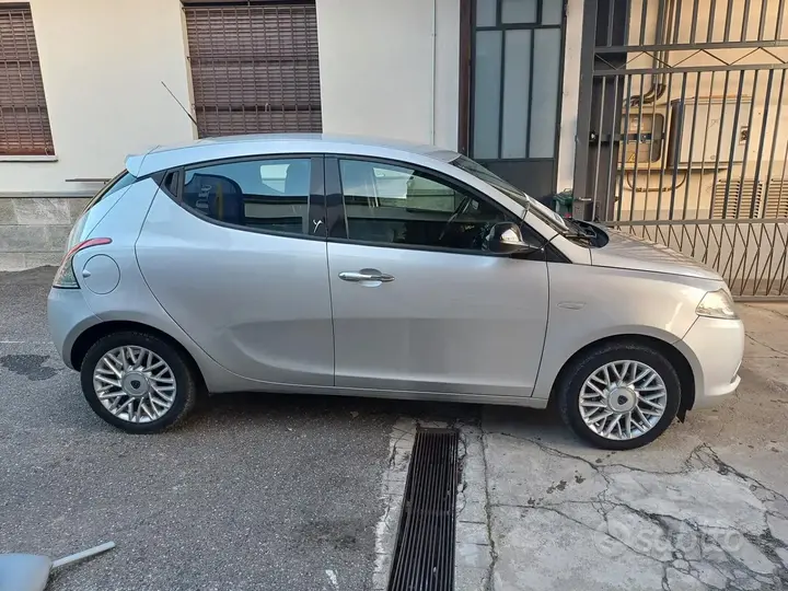 Lancia Ypsilon 2015 photo 4