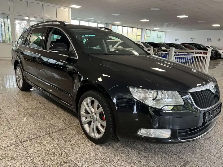 Skoda Superb 2011 photo 3
