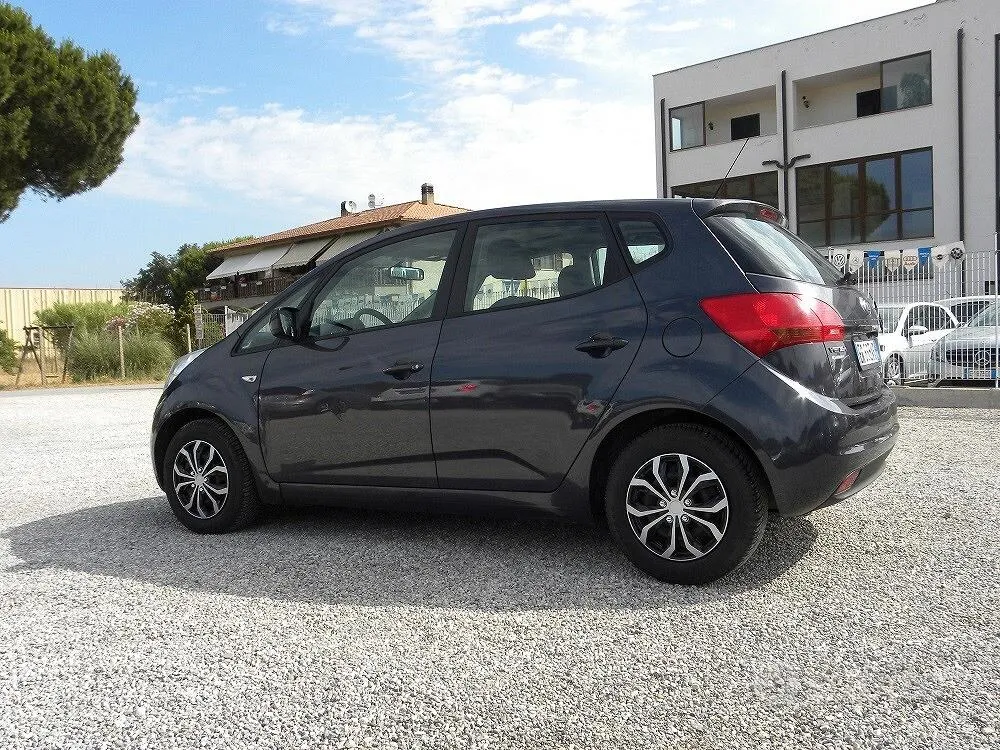 Kia Venga 2013 photo 4