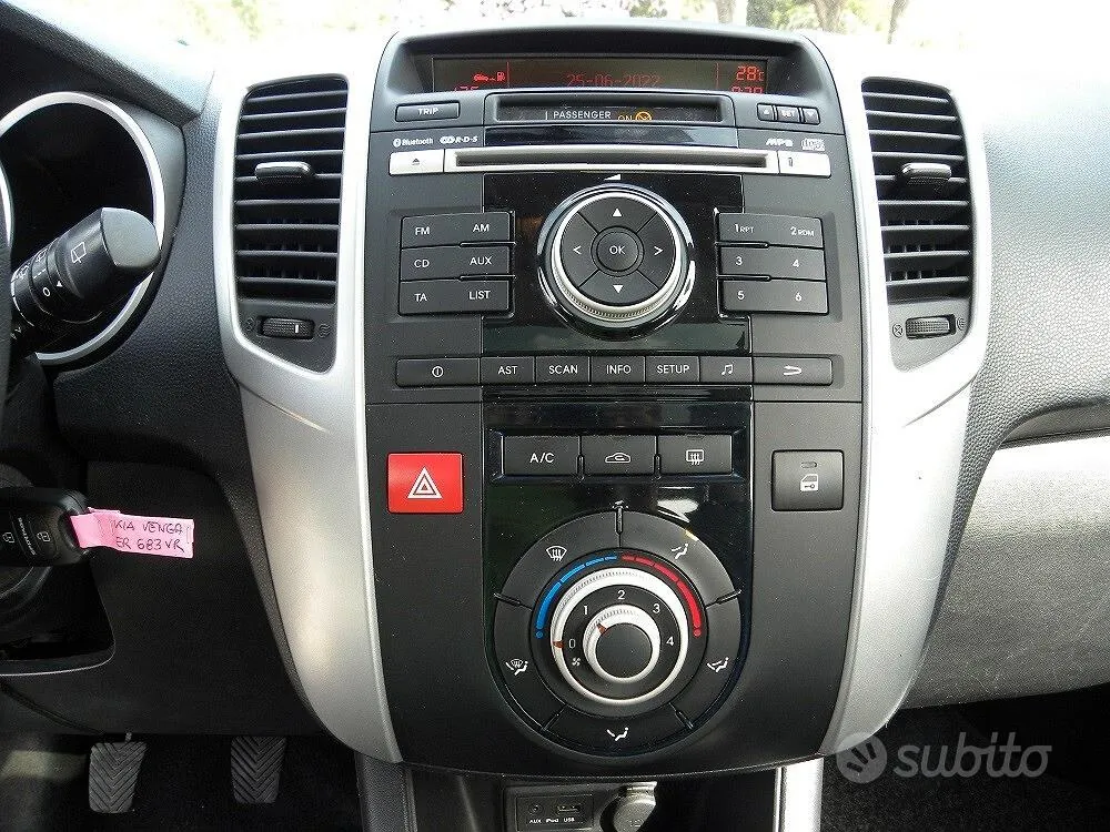 Kia Venga 2013 photo 5