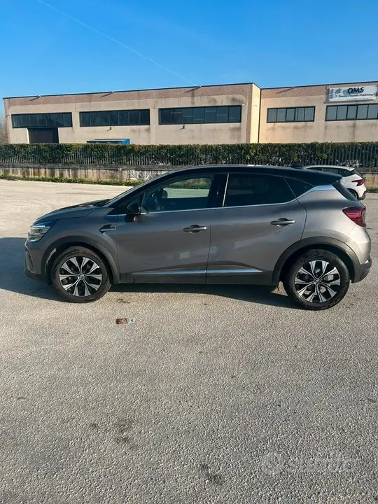 Renault Captur 2023 photo 2