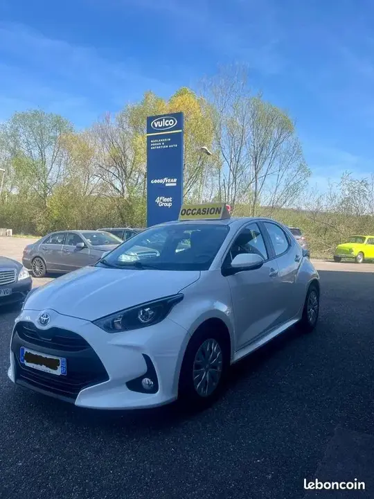 Toyota Yaris 2023 photo 4