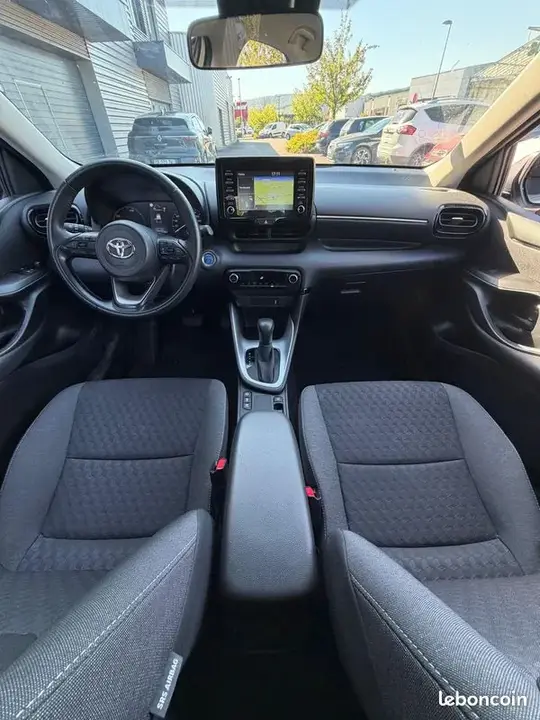 Toyota Yaris 2023 photo 5