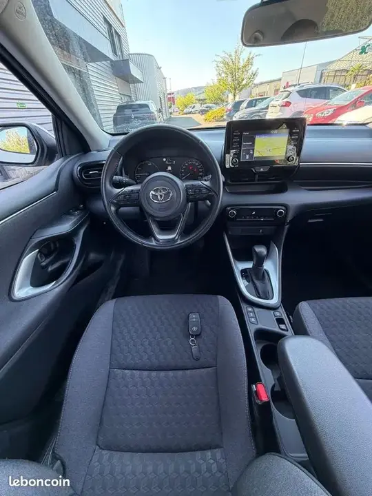 Toyota Yaris 2023 photo 3