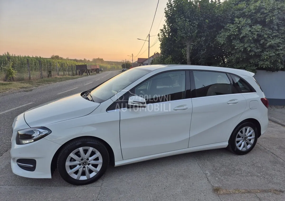 Mercedes-Benz B180 2018 photo 3
