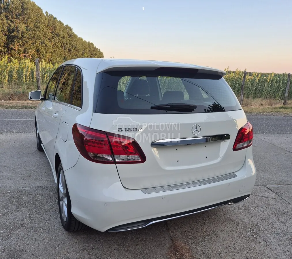 Mercedes-Benz B180 2018 photo 5