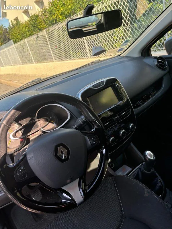 Renault Clio 2015 photo 2