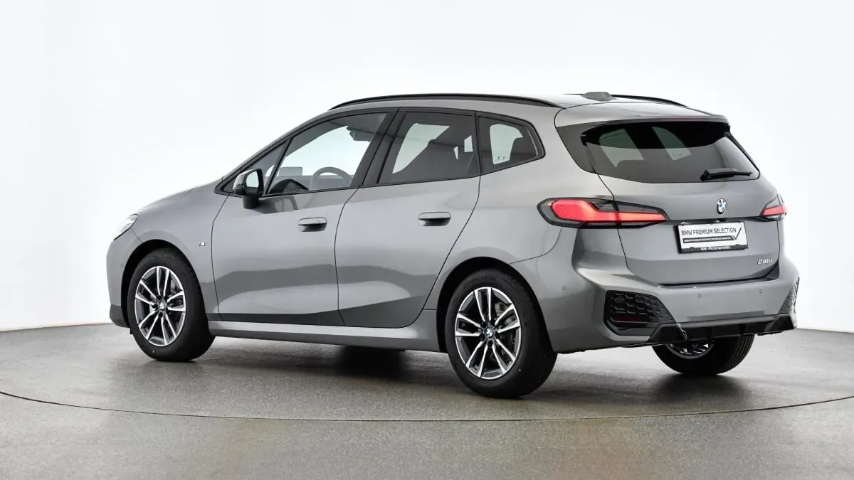 BMW 2 Series 2025 photo 2