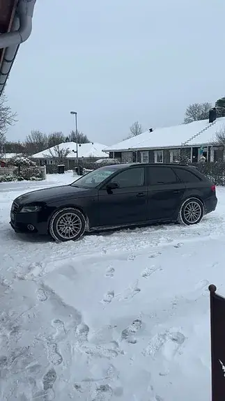 Audi A4 2010 photo 2