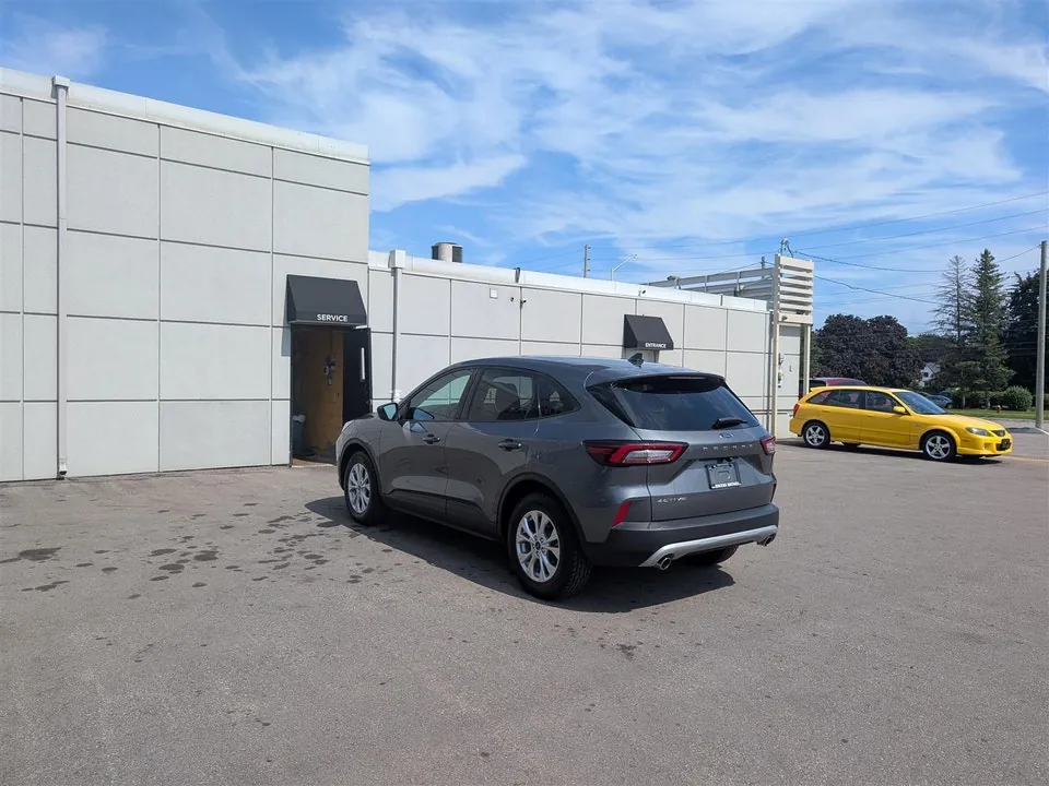 Ford Escape 2025 photo 3
