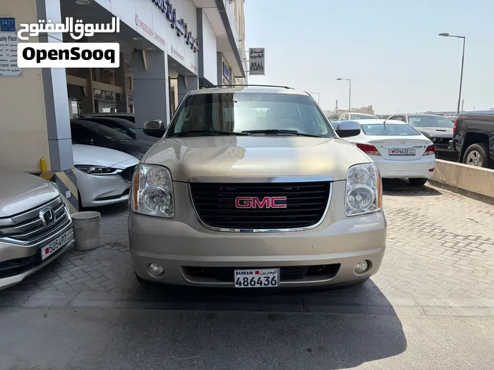 GMC Yukon 2012 photo 2