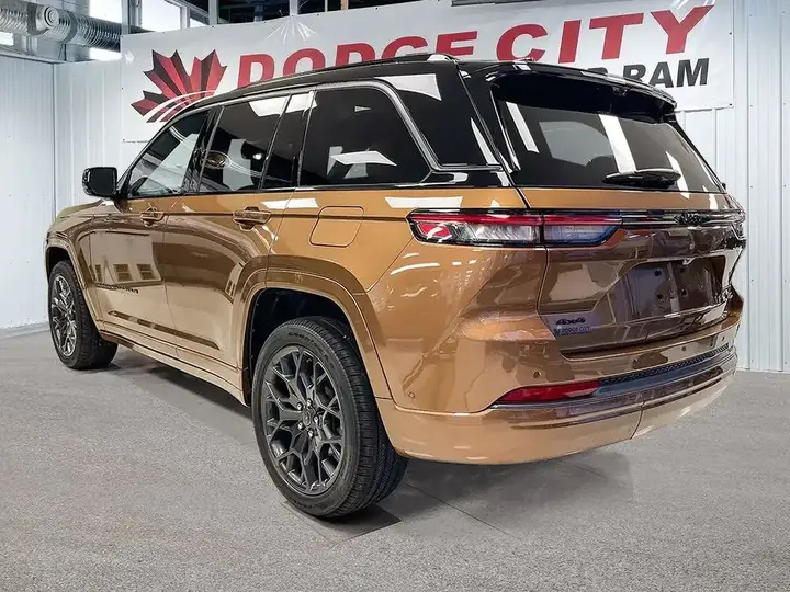 Jeep Grand Cherokee 2027 photo 2
