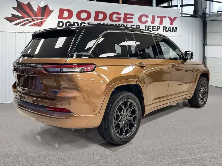Jeep Grand Cherokee 2027 photo 4