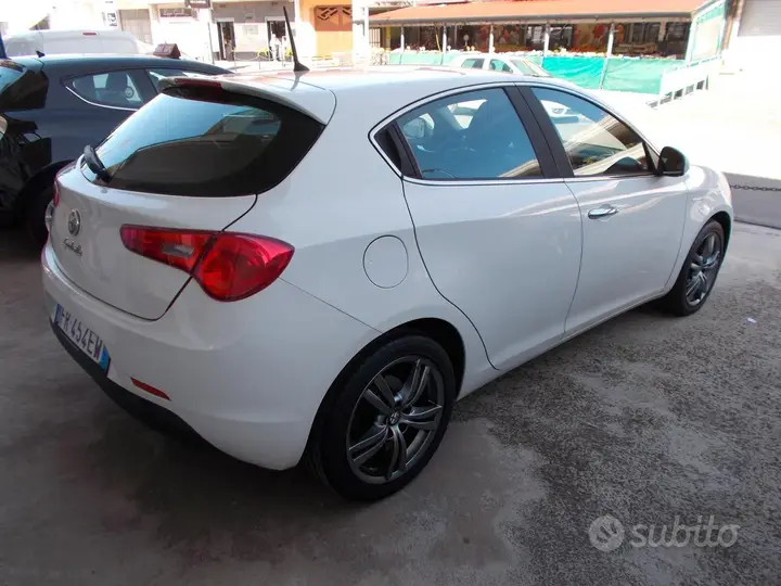 Alfa Romeo Giulietta 2014 photo 5