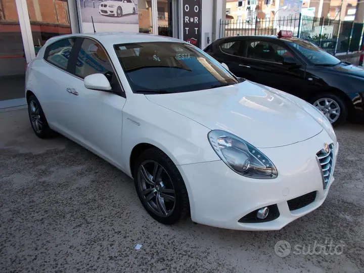 Alfa Romeo Giulietta 2014 photo 2
