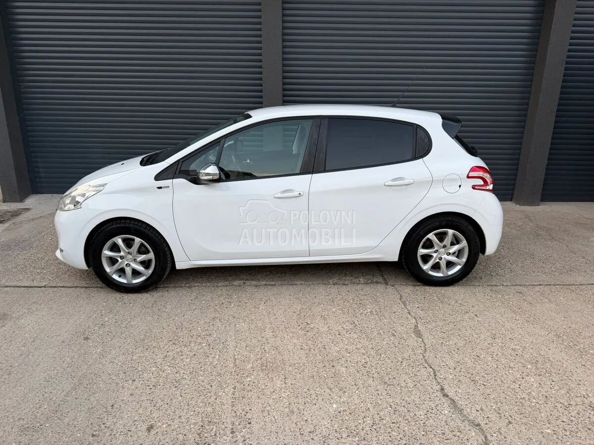 Peugeot 208 2014 photo 5