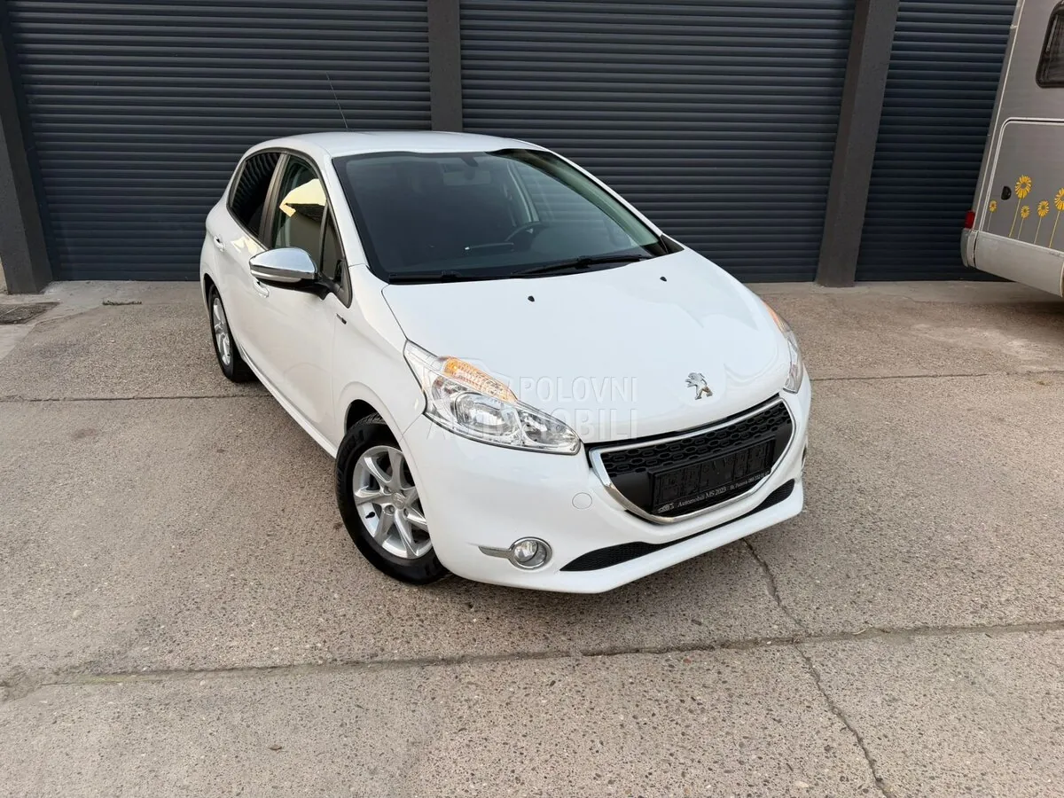 Peugeot 208 2014 photo 2