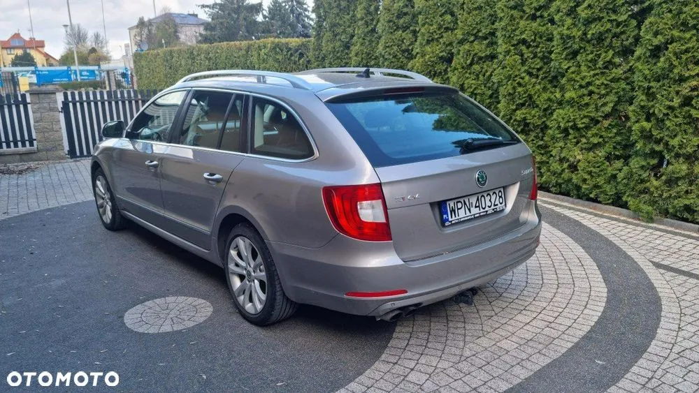 Skoda Superb 2013 photo 4