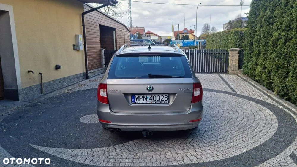 Skoda Superb 2013 photo 5