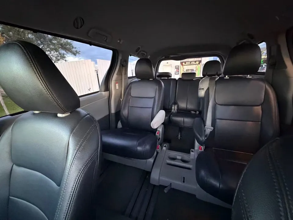 Toyota Sienna 2017 photo 3