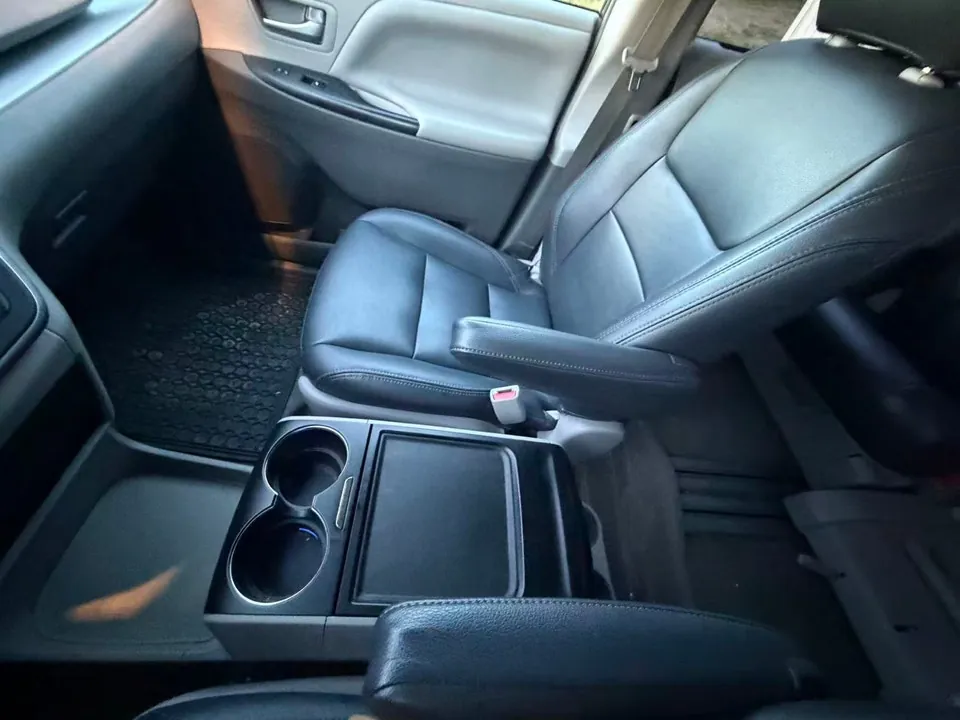 Toyota Sienna 2017 photo 4