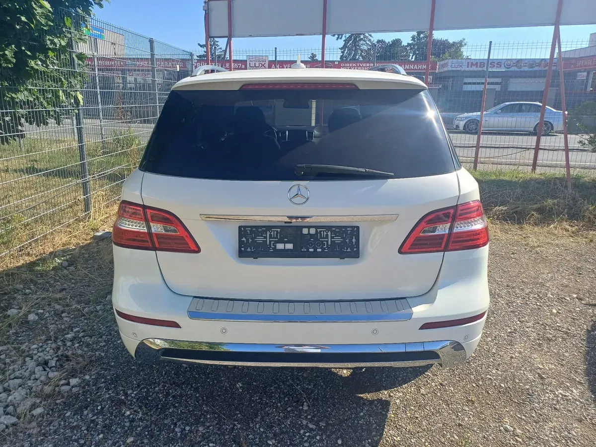 Mercedes-Benz M-Class 2012 photo 2