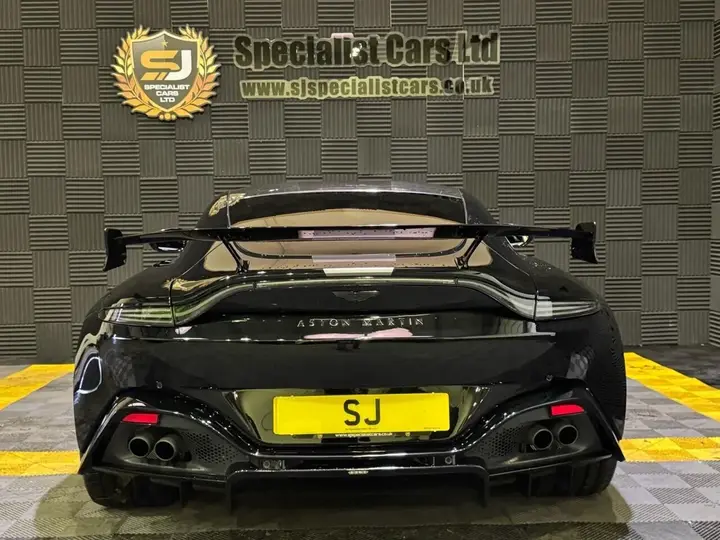 Aston Martin Vantage 2022 photo 4