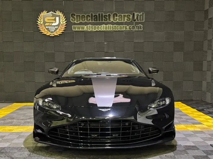 Aston Martin Vantage 2022 photo 2