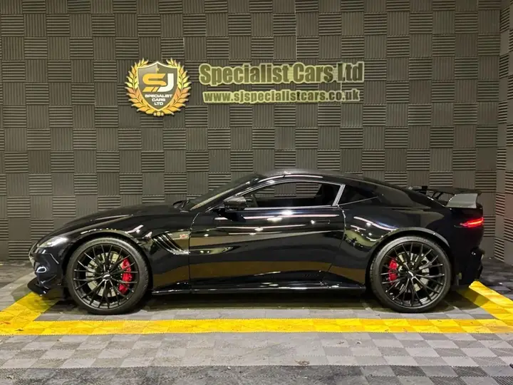 Aston Martin Vantage 2022 photo 3