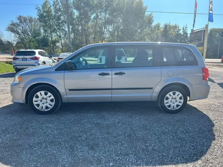 Dodge Grand Caravan 2017 photo 2