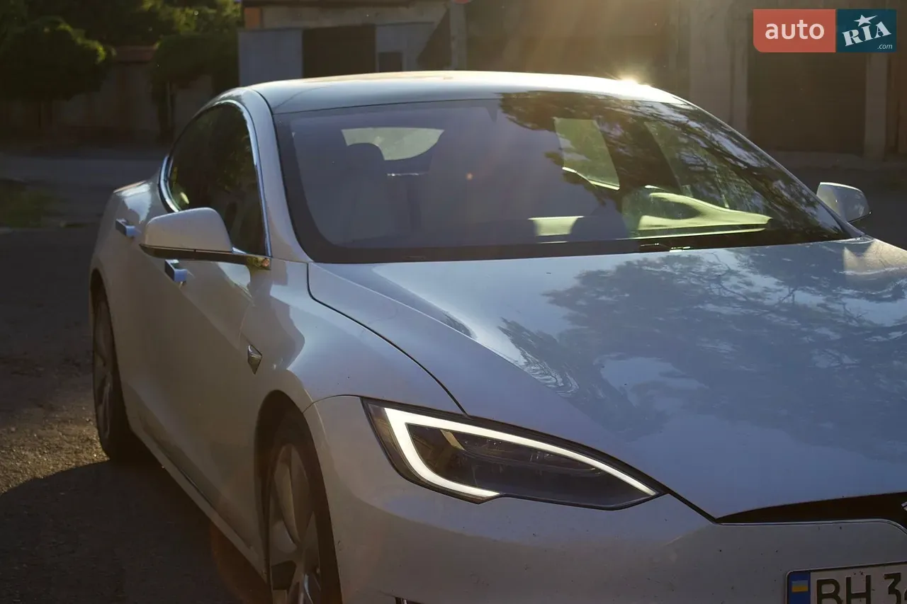 Tesla Model S 2020 photo 2