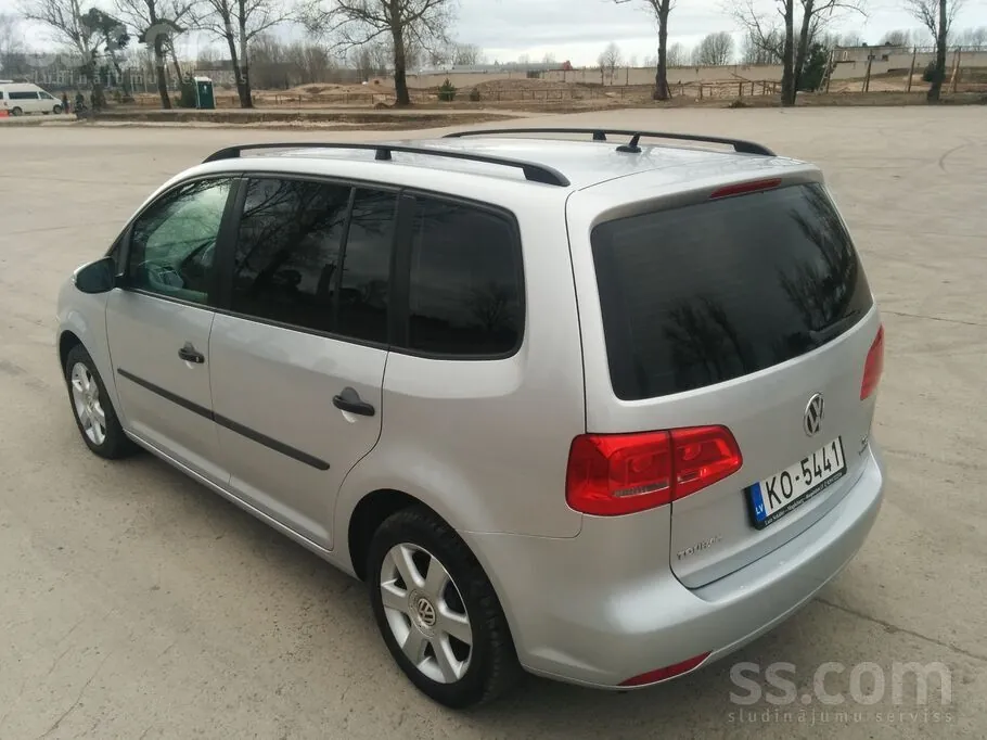 Volkswagen Touran 2012 photo 2