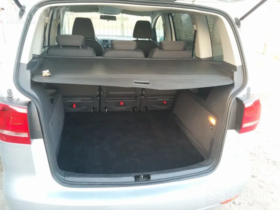 Volkswagen Touran 2012 photo 5