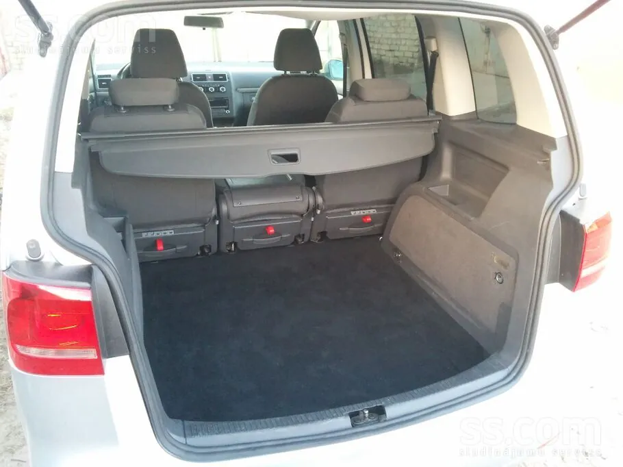 Volkswagen Touran 2012 photo 4