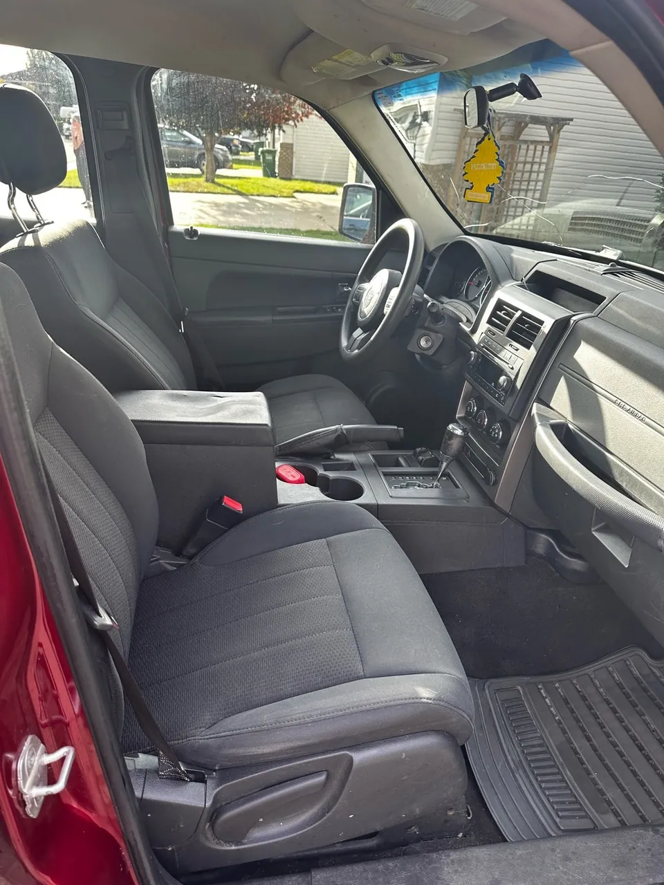 Jeep Liberty 2012 photo 4