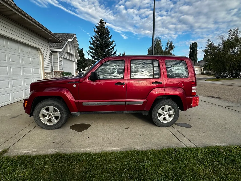 Jeep Liberty 2012 photo 2
