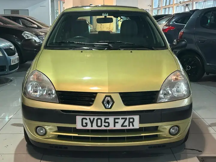 Renault Clio 2005 photo 2