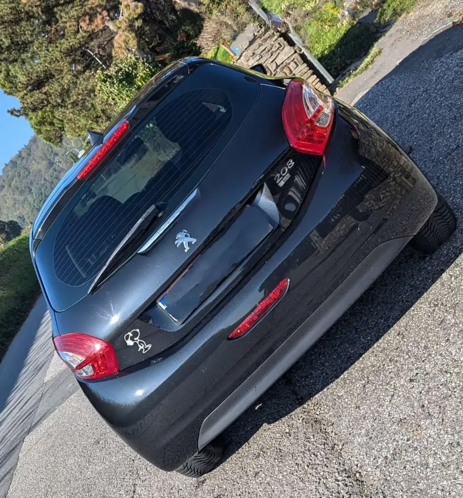 Peugeot 208 2012 photo 3