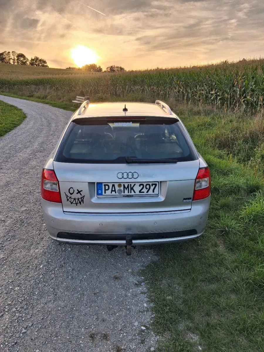Audi A4 2004 photo 2